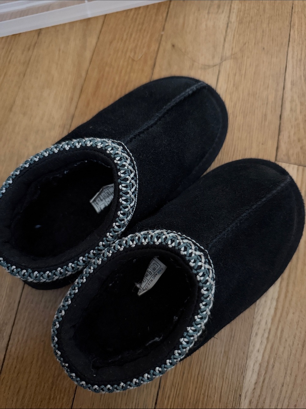 Black Ugg Tasman